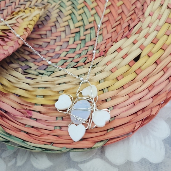 Silver Plated Mother of Pearl Heart Opal Cabochon Necklace - Picture 7 of 8